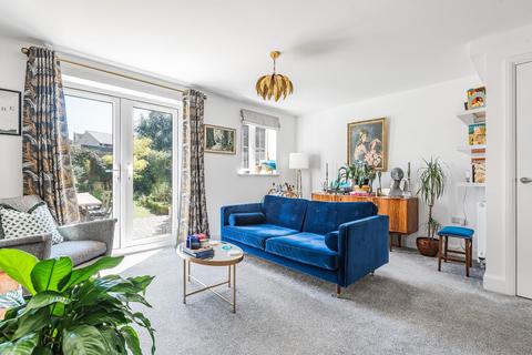 9 Apperdale, Bradford, BD10 0FB