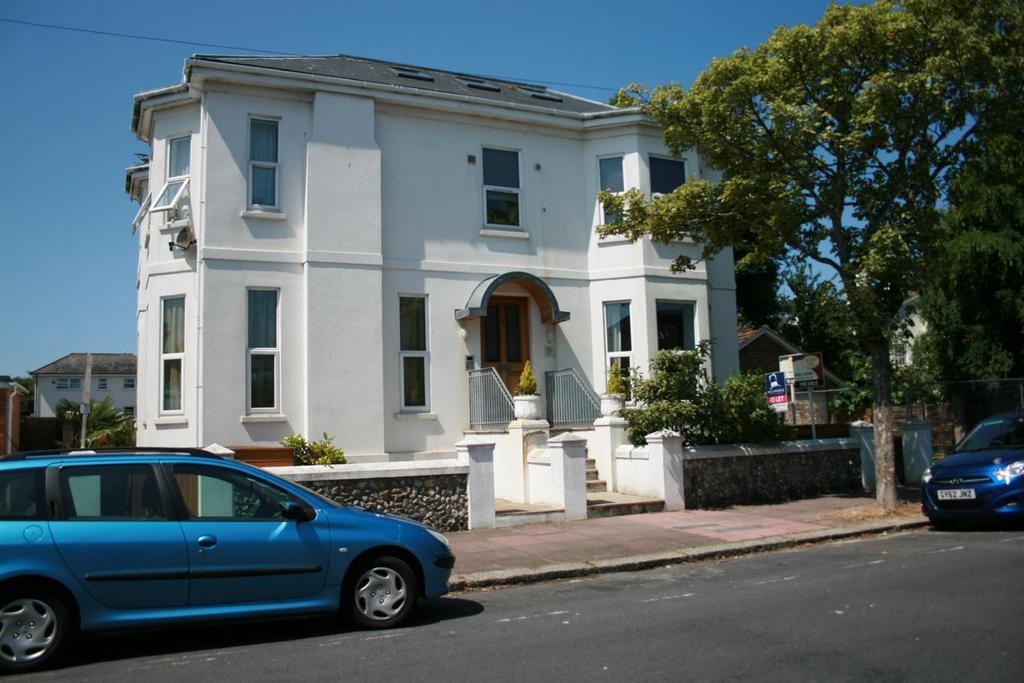 Selden Road, Worthing, BN11 2 bed flat £1,100 pcm (£254 pw)