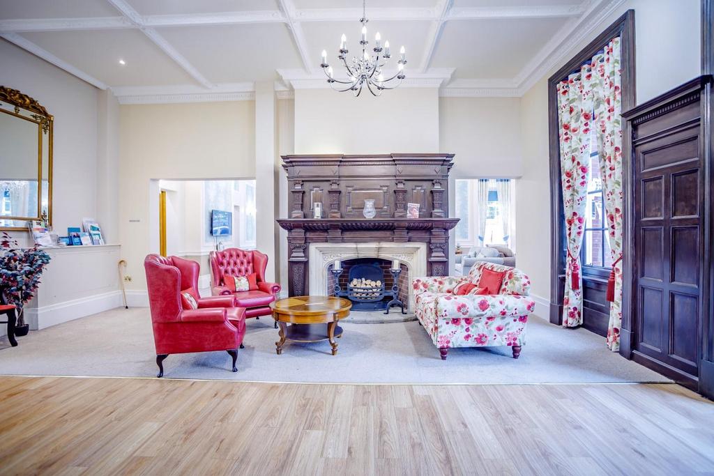 Kenton Lodge - Communal area.jpg