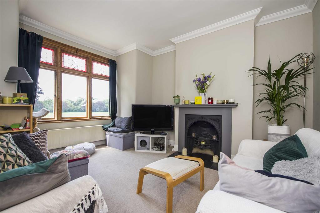 Moor Mead Road, St Margarets Village 3 bed £750,000