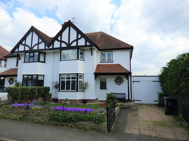 The Grove, Claines, Worcester, WR3 7NZ 3 bed semidetached house £250,000