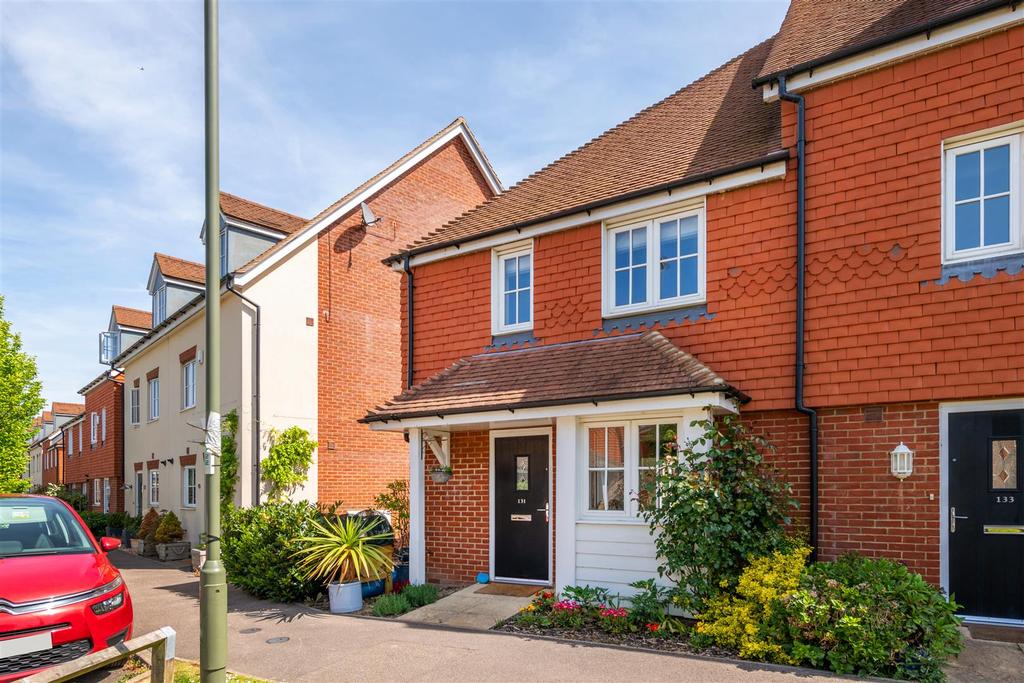 Brookfield Drive, Horley 2 bed end of terrace house for sale £400,000