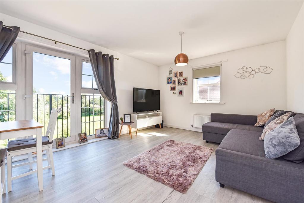 Vancouver Avenue, Waterlooville 2 bed apartment £73,500