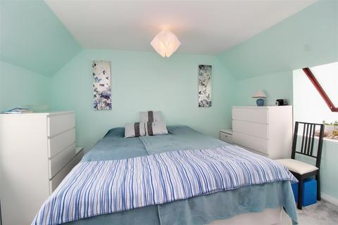 185 Arncliffe Drive, Heelands, Milton Keynes, MK13 7LG