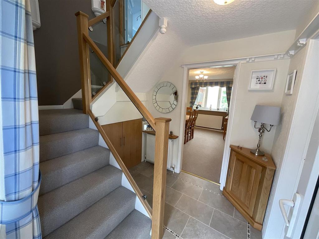Pinewood Drive, Scarborough 4 bed detached house £300,000