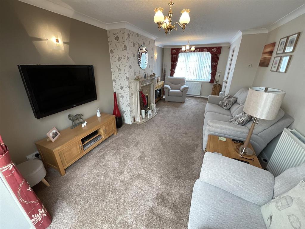 Pinewood Drive, Scarborough 4 bed detached house £300,000