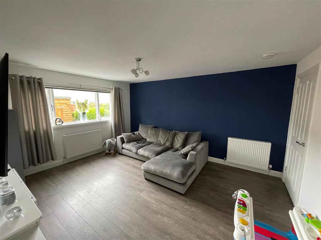 4 Mathieson Place, Dunfermline, KY11 4XL 2 bed terraced house £139,950