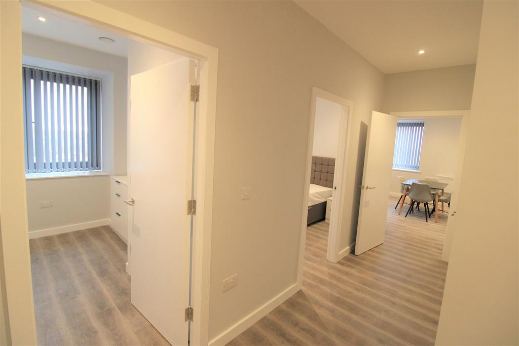 Crosby Gardens, Crosby Road North... 2 bed apartment £950 pcm (£219 pw)