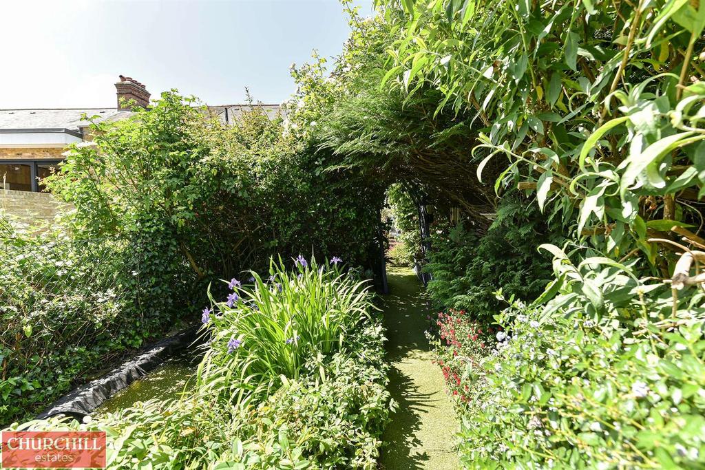 12 Warwick Road-22 resized.jpg