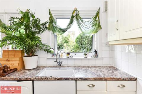 12 Warwick Road, Walthamstow, London, E17 5NP