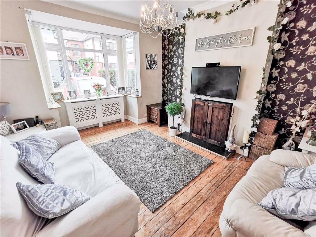 Kingswood Chase, Leigh On Sea, Essex 3 bed house £450,000