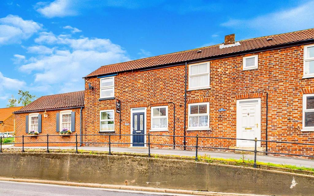 Front Street, Langtoft, Driffield 2 bed terraced house £165,000