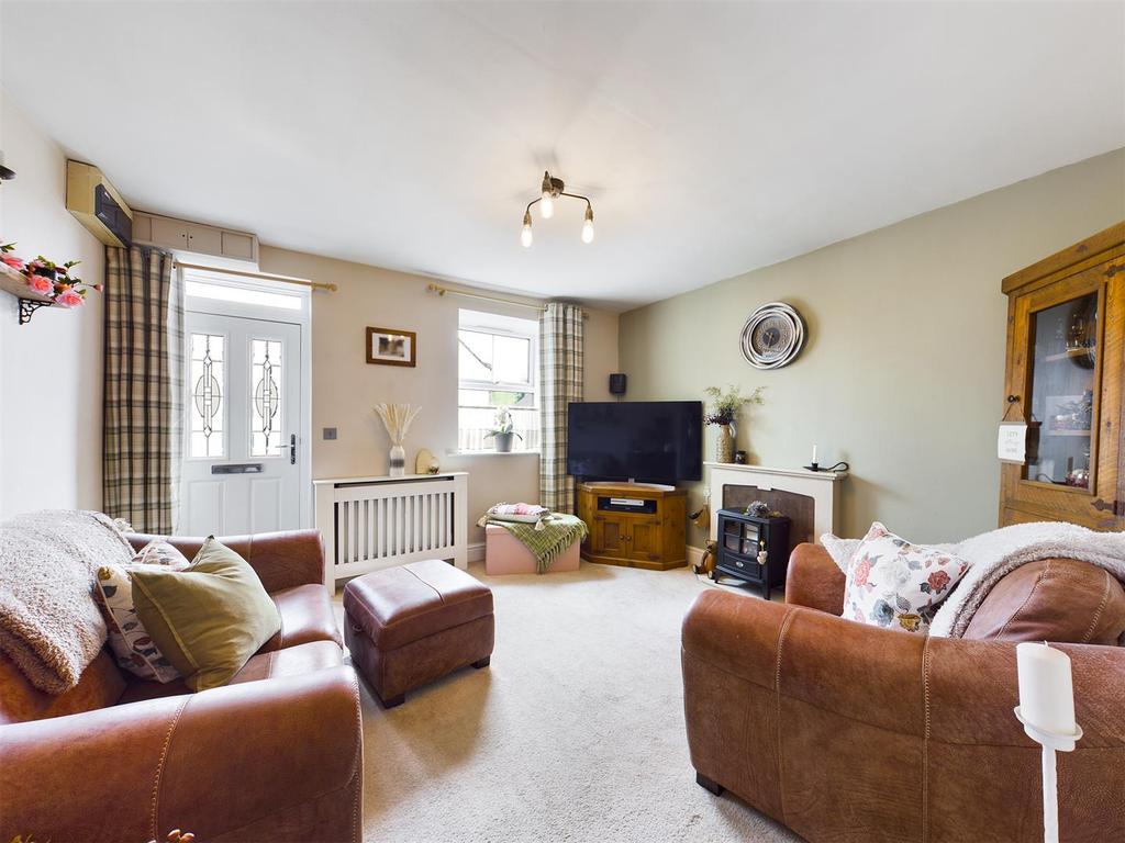 Front Street, Langtoft, Driffield 2 bed terraced house £165,000