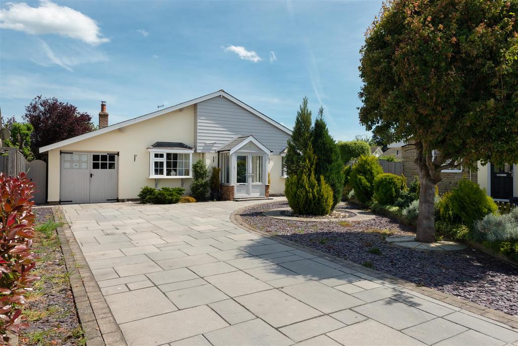 Slades Close, Chestfield, Whitstable 4 bed detached bungalow £700,000