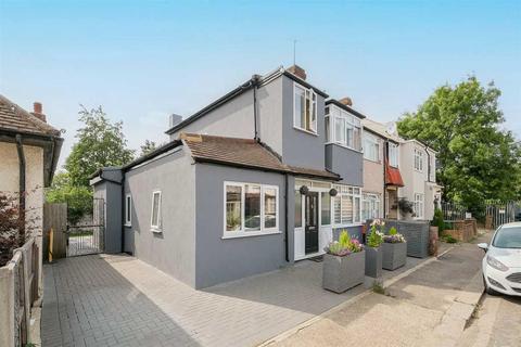 29 Chivers Road, Chingford, London, E4 9TD