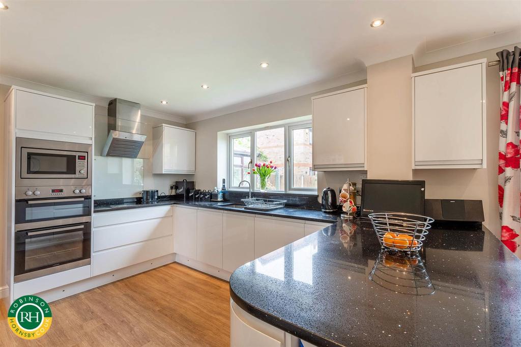 Farnborough Drive, Cantley, Doncaster 4 bed detached house £360,000