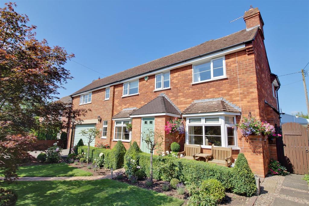Over Old Road, Hartpury, Gloucester 4 bed detached house for sale £