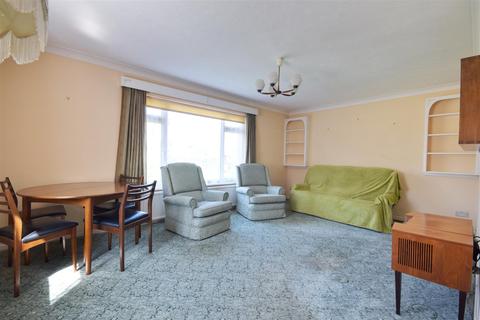 3 Forge Close, Staplecross, Robertsbridge, TN32 5QF