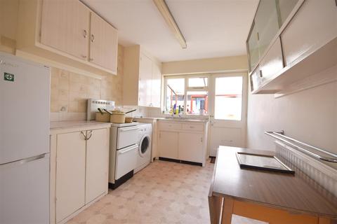 3 Forge Close, Staplecross, Robertsbridge, TN32 5QF