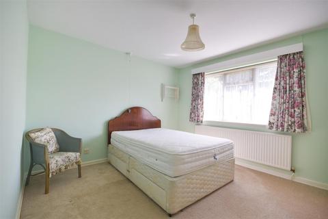3 Forge Close, Staplecross, Robertsbridge, TN32 5QF