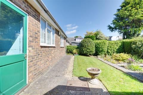 3 Forge Close, Staplecross, Robertsbridge, TN32 5QF