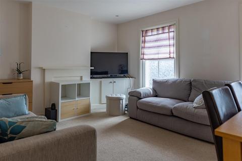 1 bedroom apartment to rent - Station Road, Redhill