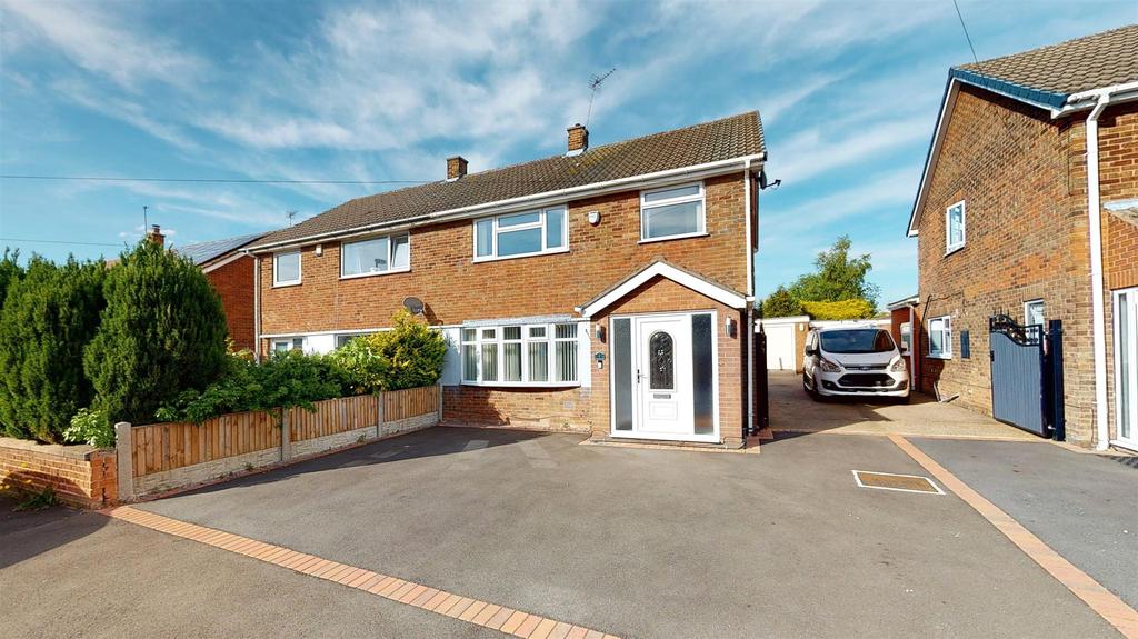 Cambridge Close, Rainworth, Mansfield 3 bed semidetached house for