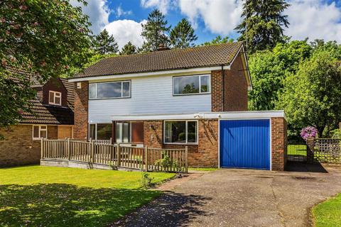 6 The Priory, Godstone, RH9 8NL