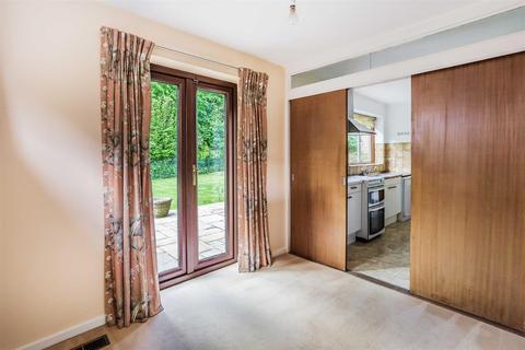 6 The Priory, Godstone, RH9 8NL
