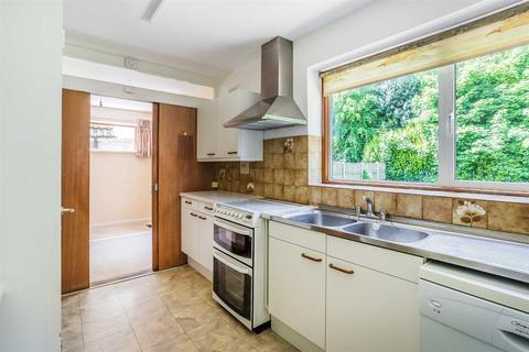 6 The Priory, Godstone, RH9 8NL