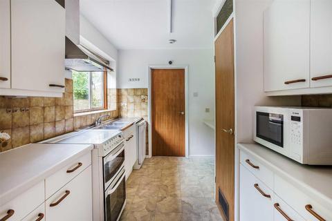 6 The Priory, Godstone, RH9 8NL