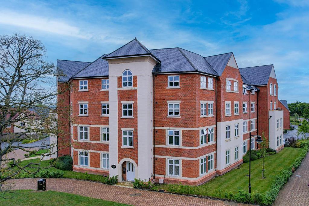 Burke Place, Wellesley, Aldershot 2 bed flat £115,000