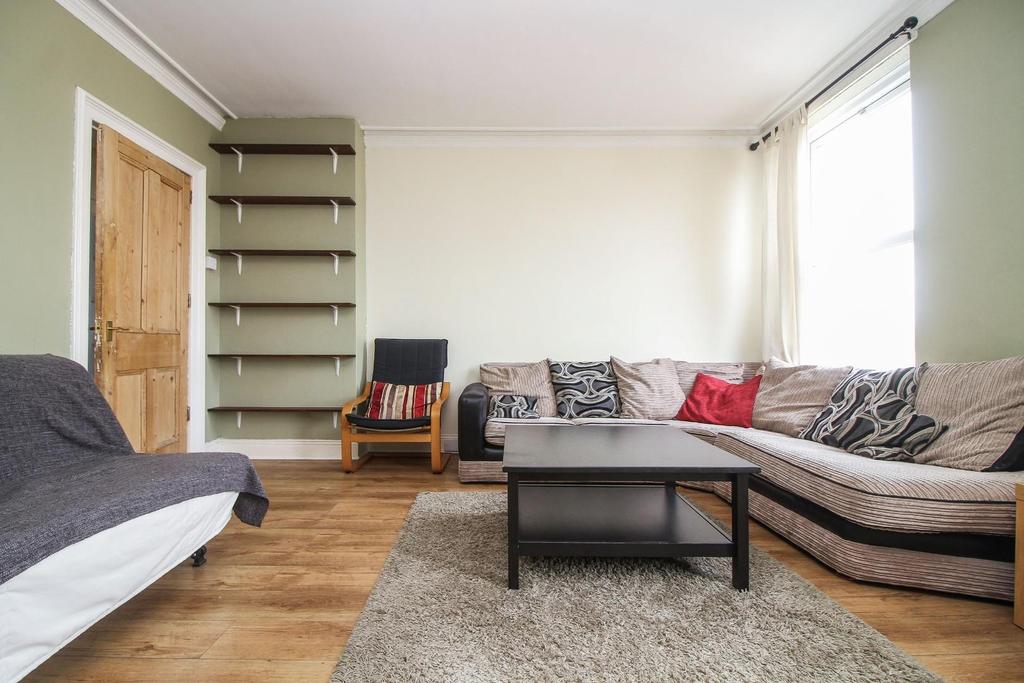 Front Street, Tynemouth, North Shields 2 bed flat £795 pcm (£183 pw)