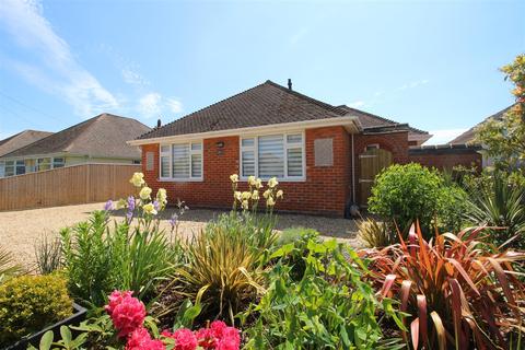 4 Pine Close, Barton On Sea, New Milton, BH25 7NZ