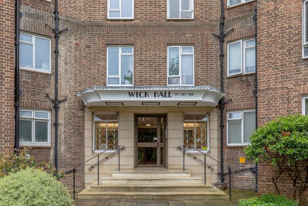 Furze Hill, Hove 2 bed apartment £450,000