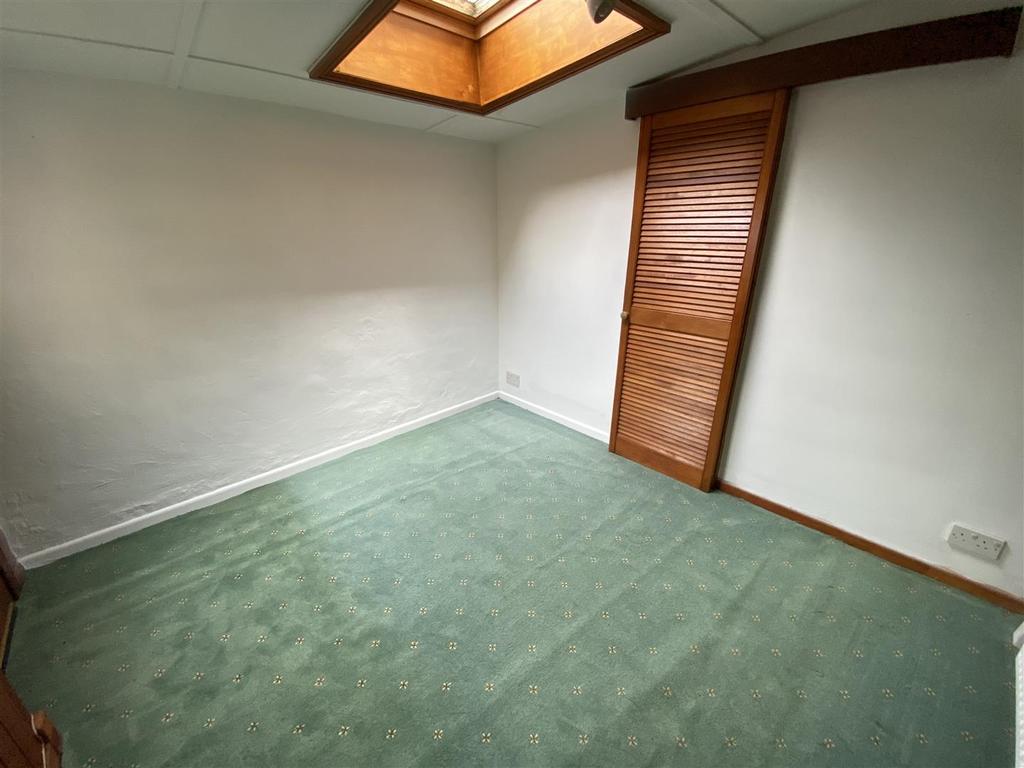 BEDROOM 1.jpg