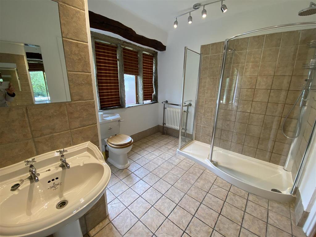 BATHROOM 1.jpg