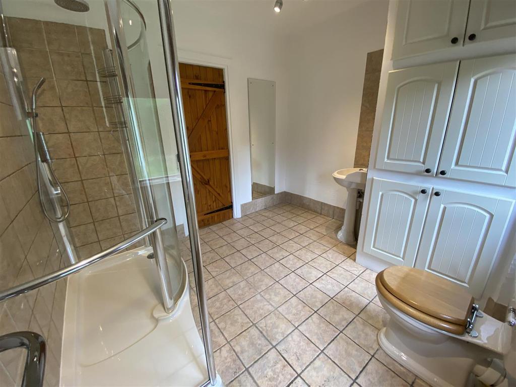 BATHROOM 2.jpg
