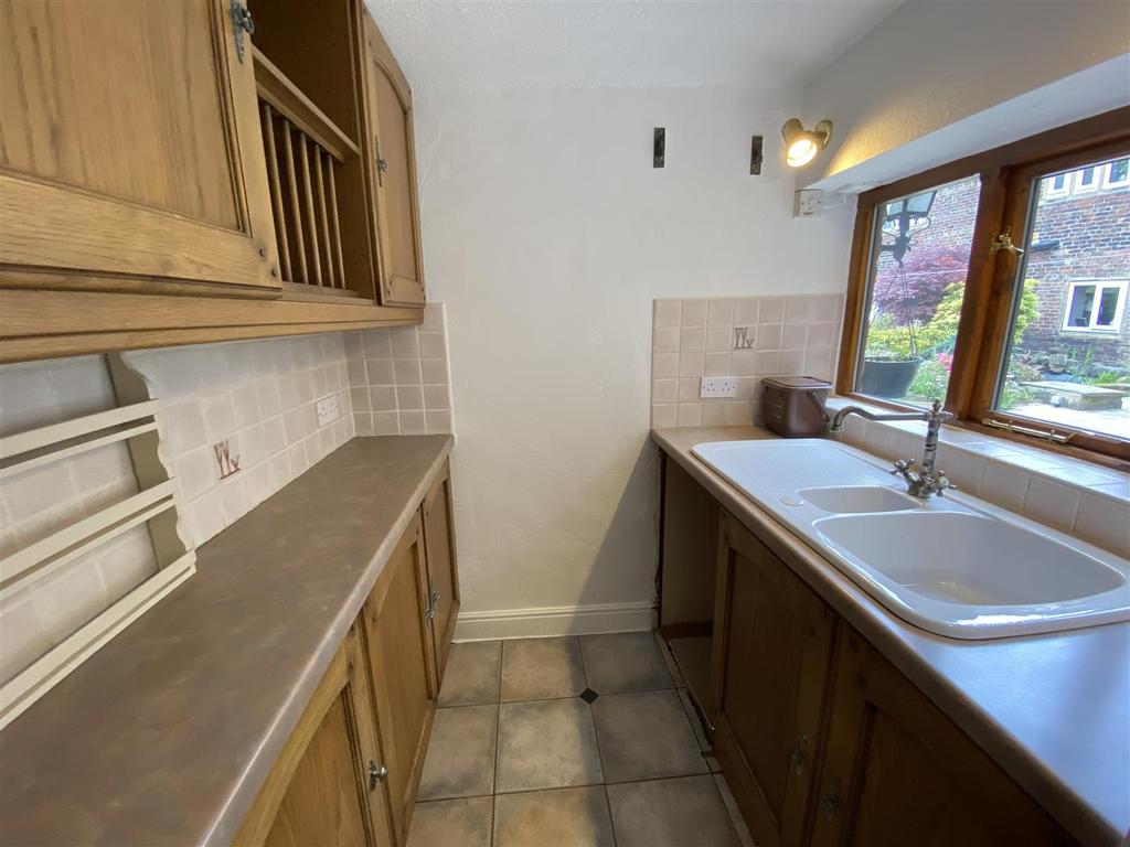 KITCHEN 1.jpg