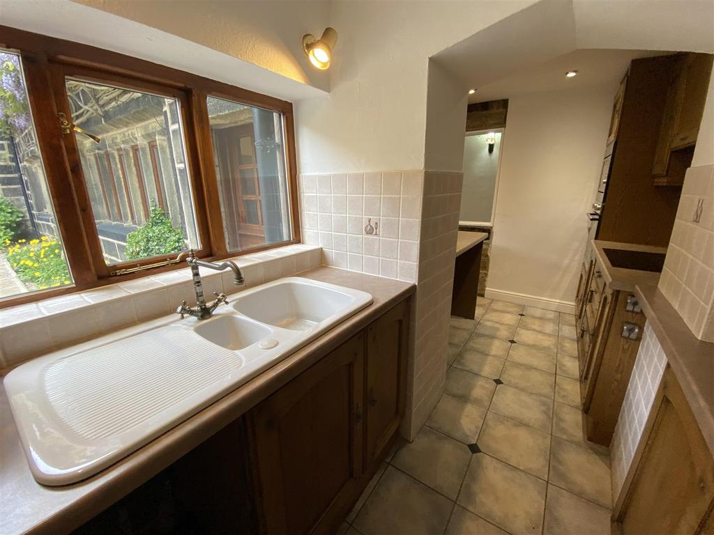 KITCHEN 2.jpg
