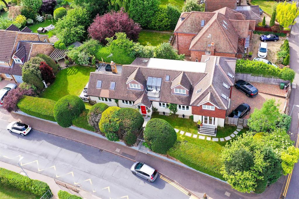 Crabtree Lane, Harpenden 5 bed detached house for sale £1,800,000