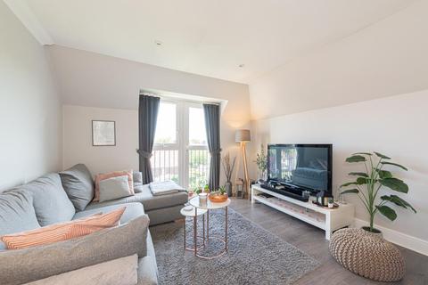 2 bedroom flat for sale - Kingston Road, Ewell