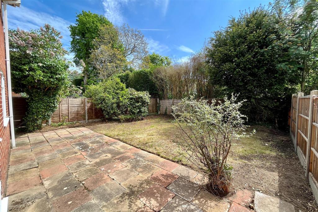 The Maltings, Liphook 4 bed detached house £450,000