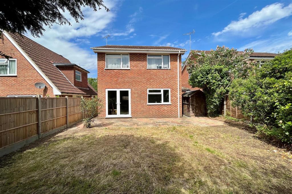The Maltings, Liphook 4 bed detached house £450,000