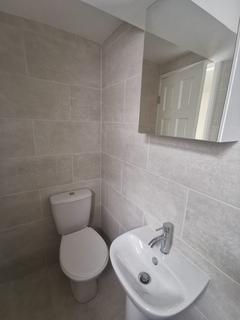 2 bedroom flat to rent, School Road, ReadIng, BerkshIre, RG31