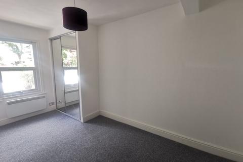 2 bedroom flat to rent, School Road, ReadIng, BerkshIre, RG31