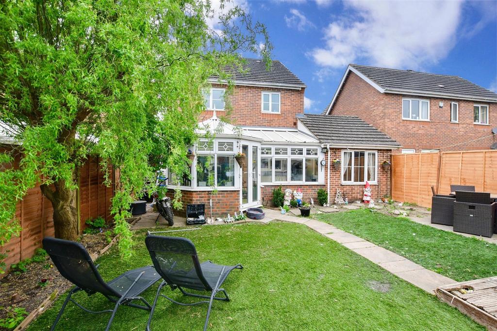 De Burgh Gardens, Tadworth, Surrey 3 bed detached house - £570,000