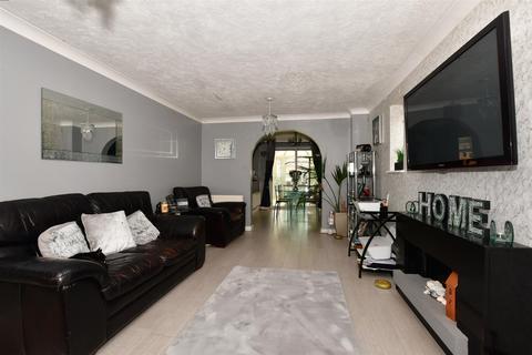 25 De Burgh Gardens, Tadworth, KT20 5LU