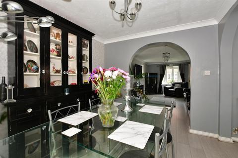 25 De Burgh Gardens, Tadworth, KT20 5LU