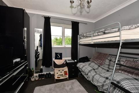 25 De Burgh Gardens, Tadworth, KT20 5LU